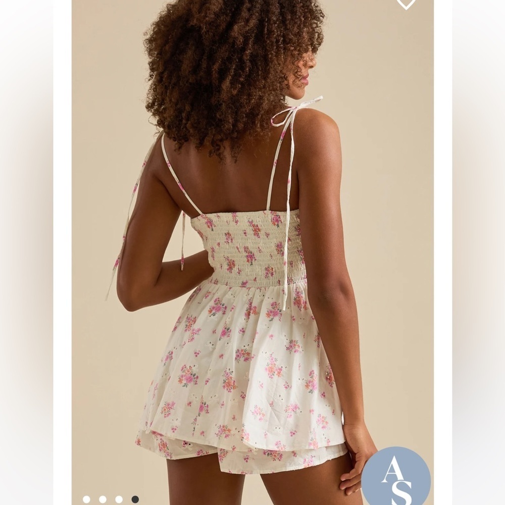 New with tags Altar’d State Serafina Floral Eyelet Romper - Picture 4 of 4